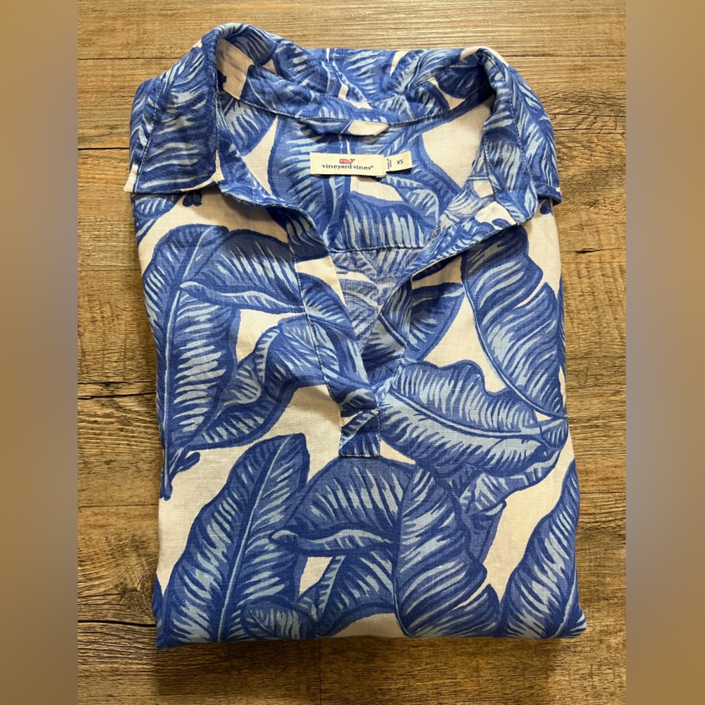 Vineyard vines 100% linen, banana leaf white and blue tunic shirt - Picture 10 of 11